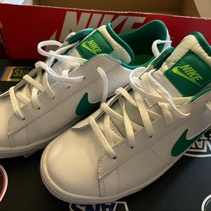 Nike size 7Y Sneakers